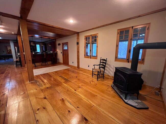 Building Photo - 34 Mirror Lake Dr