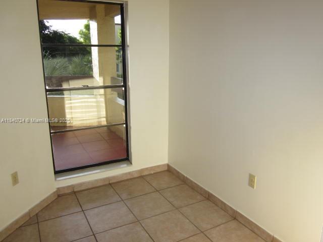 Building Photo - 8830 SW 123rd Ct