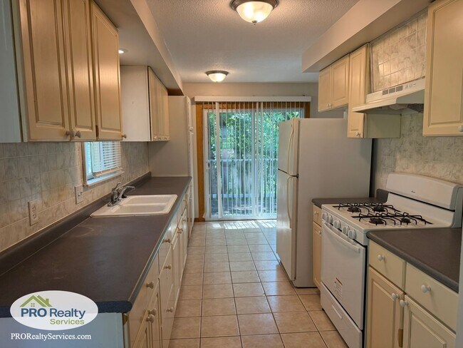 Building Photo - 4 Bedroom Home One Block from Medicine Lake