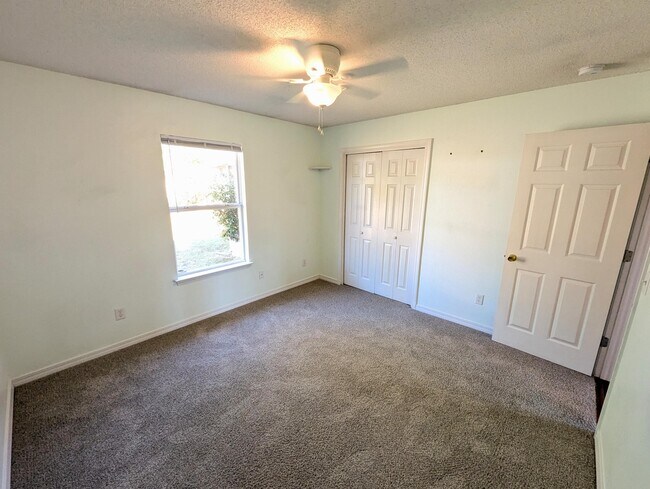 Building Photo - 7300 Rexford St