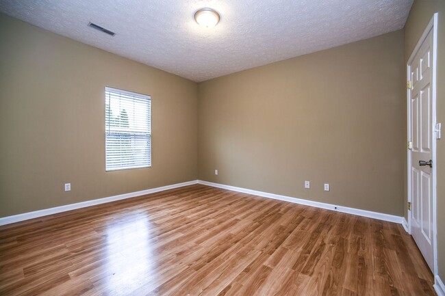 Building Photo - 103 Silver Creek Ct