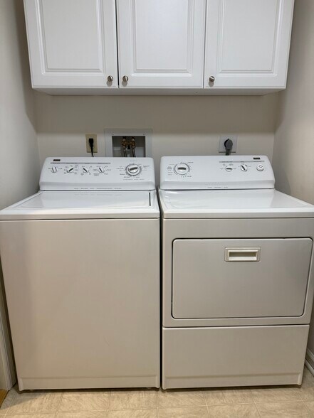 Building Photo - 1607 Briarwood Ln