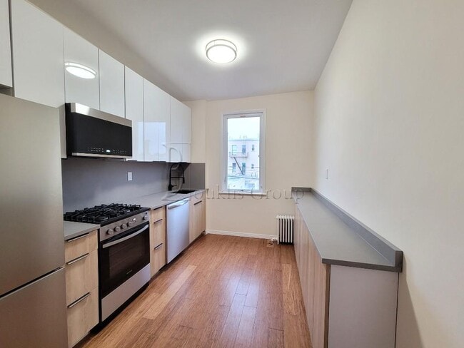 Primary Photo - NEWLY RENOVATED==> 2BED + HOME OFFICE ==> DISHWASHER ==> PRIME ASTORIA ==>