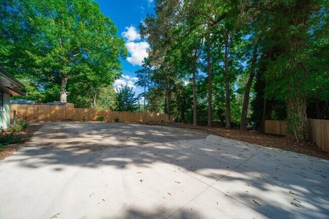 Building Photo - 3154 N Druid Hills Rd