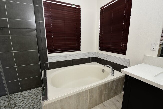 Building Photo - Charming 3-Bedroom, 2.5-Bath Two-Story Home At Smoke Ranch!