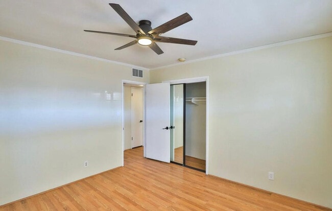Building Photo - 2421 W Anderson Ave