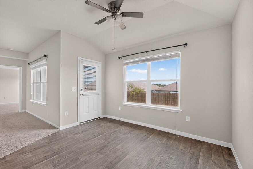 Building Photo - 402 Pentire Way