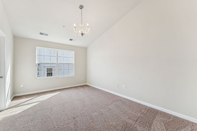 Building Photo - Charming town home located in a quiet, tree-lined community Field stone!