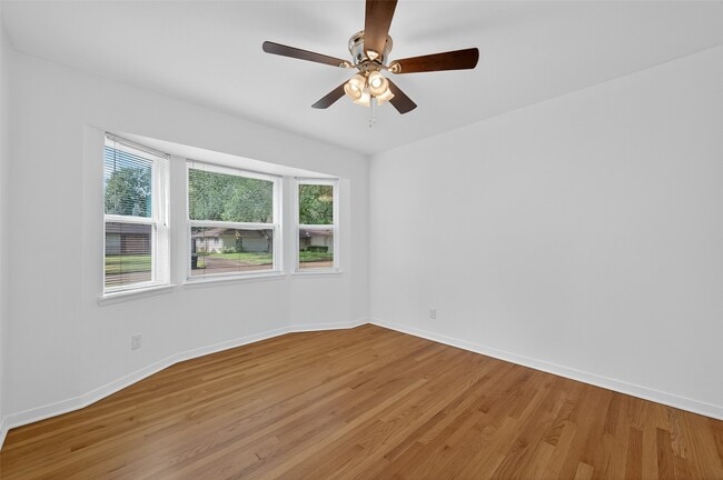 Building Photo - 8210 Edgemoor Dr