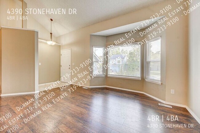 Building Photo - 4390 Stonehaven Dr