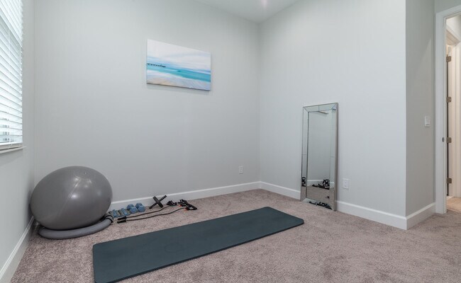 Building Photo - 15145 Cameo Ct