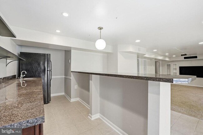 Building Photo - 11 St Marks Ct