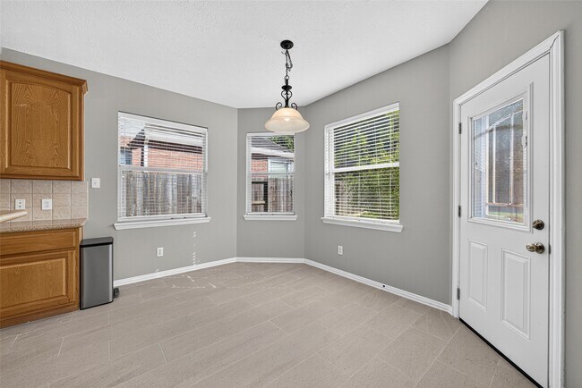 Building Photo - 8519 Babbling Brook Ct