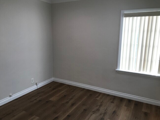 Building Photo - 2527 El Paseo