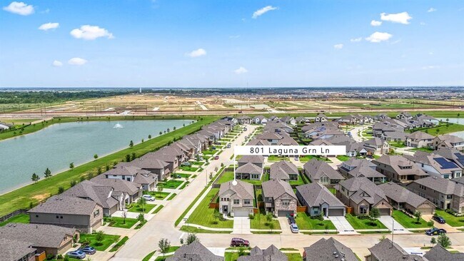 Building Photo - 801 Laguna Grn Ln