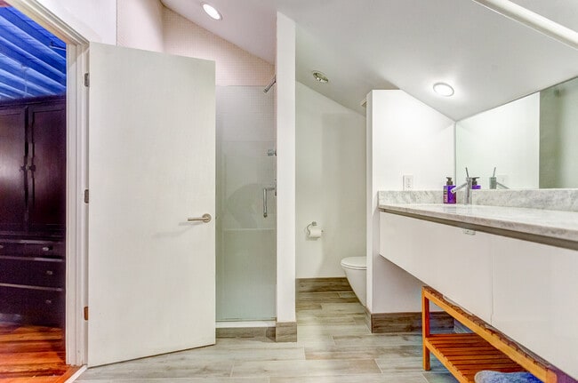 Building Photo - 246 N Court St