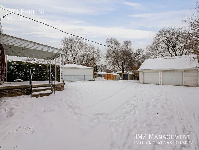 Building Photo - 203 Pare St