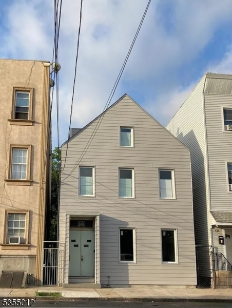 Primary Photo - 418 Walnut St
