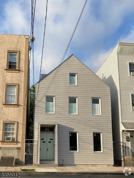 Building Photo - 418 Walnut St