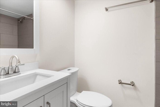 Building Photo - 380 Broadview Ave