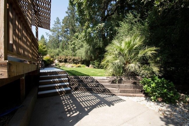 Building Photo - Beautifully Updated 5 Bedroom, 4 Bath Home...