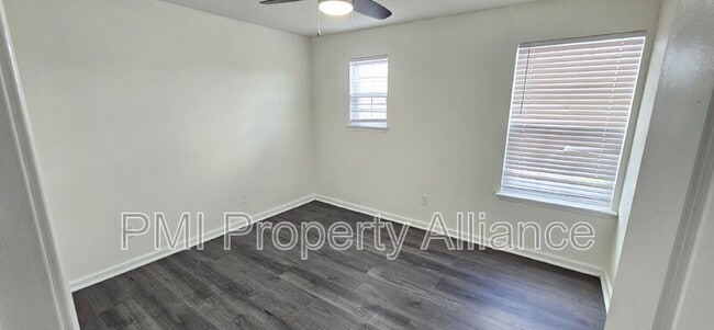 Building Photo - 710 Birch Hollow Dr