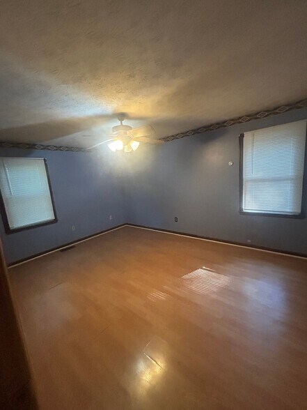 Building Photo - 198 Fairfield Cir