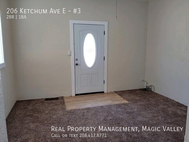 Building Photo - 206 Ketchum St E