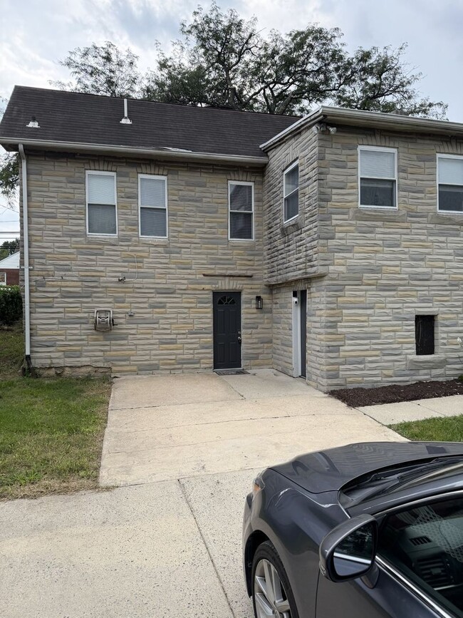 Building Photo - 505 North Point Rd