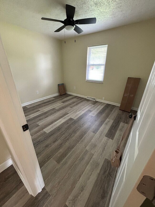 Building Photo - 307 Sunset Ln