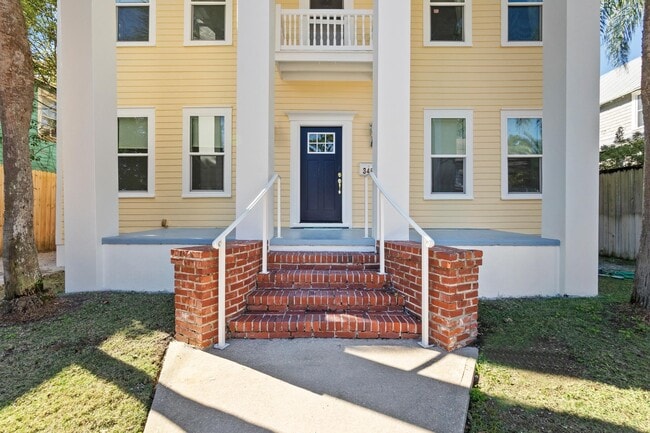 Building Photo - 348 Charlotte St