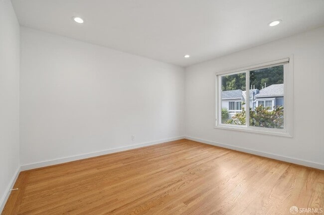 Building Photo - 74 Sunview Dr