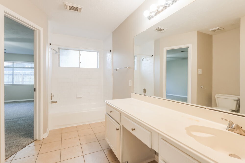 Building Photo - 12655 Pine Bush Dr