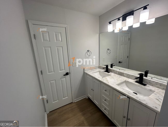 Building Photo - 304 Klinetop Dr