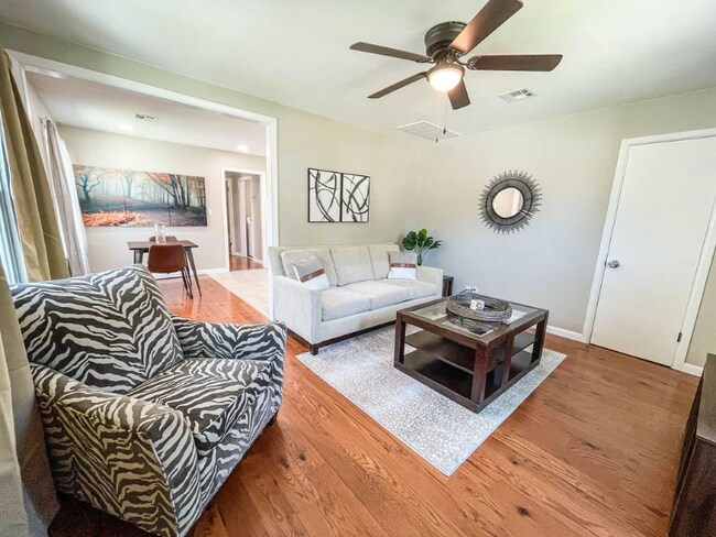 Building Photo - 113 S Birch St