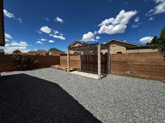 Building Photo - 923 Telstar Loop NW