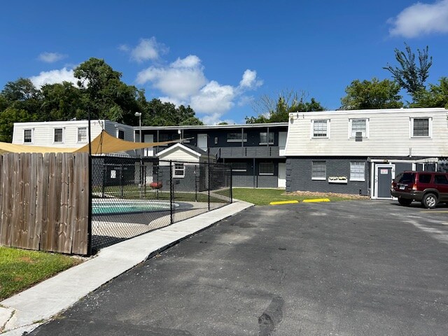 Building Photo - 1825 Bayou Rd