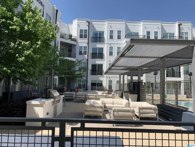 Building Photo - 3500 Clairmont Ave