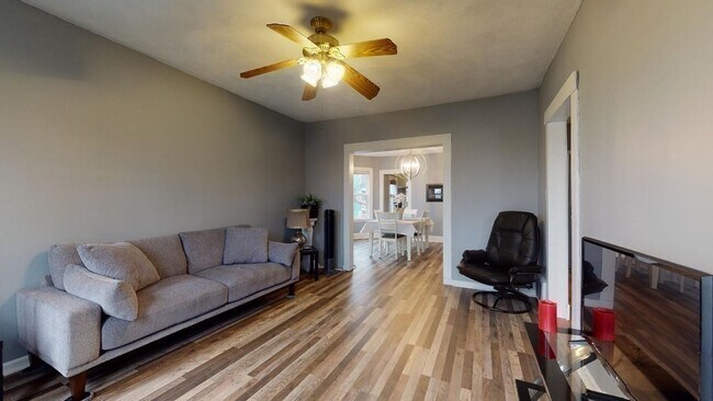 Building Photo - 12 Bentham Rd