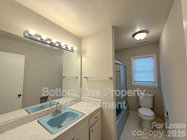 Building Photo - 907 Bannister Pl