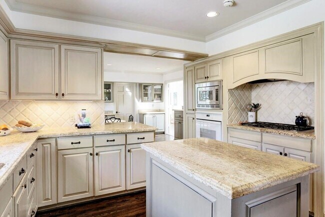 Building Photo - 5508 Candlewood Dr