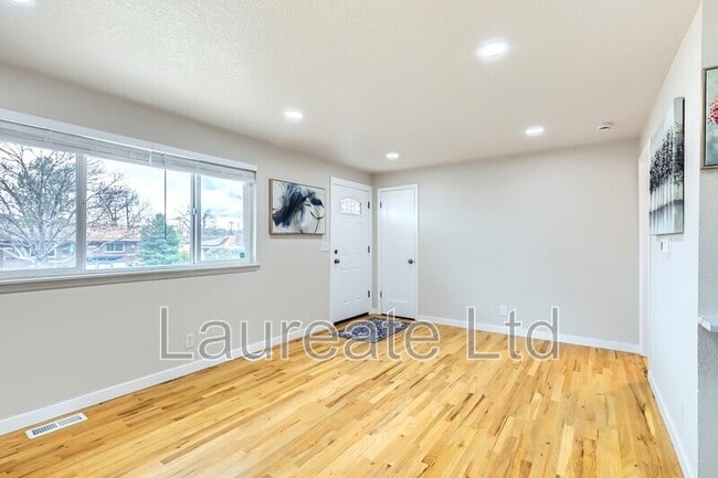 Building Photo - 8344 Charlotte Way