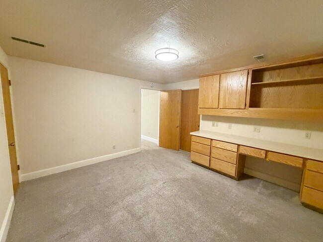 Building Photo - 3590 E 3100 S