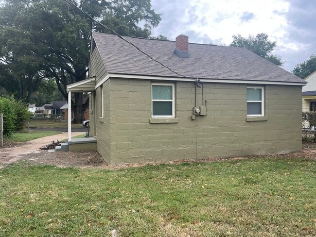 Building Photo - Well Maintained 2 Bedroom