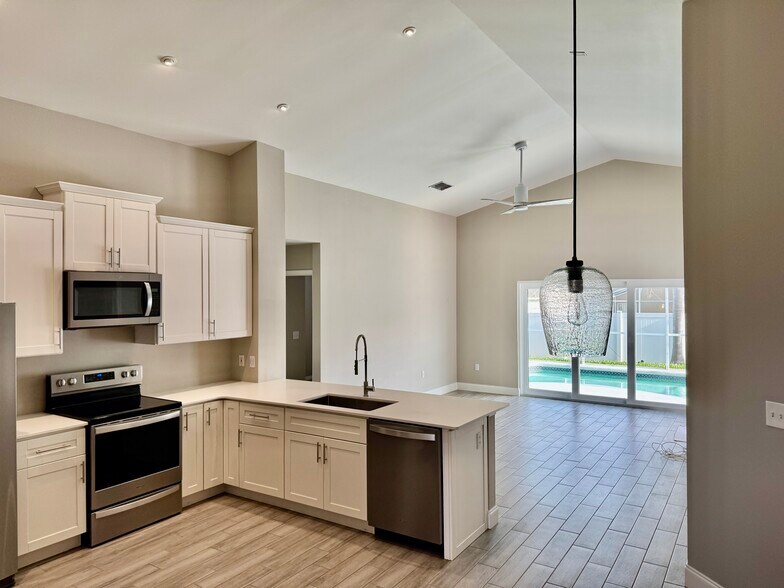 Open Concept Living - 7902 Canary Palm Ct