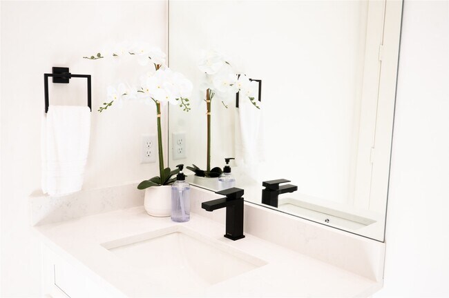 Building Photo - 3486 Luca St