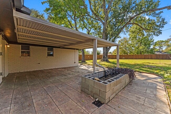 Building Photo - 4135 Hill Oak Dr