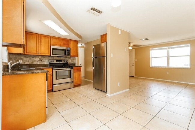 Building Photo - 1753 Kenilworth St