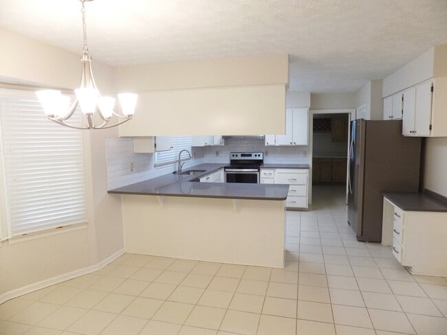 Building Photo - Renovated 3 Bedroom 2 Bathroom in Georgetown with Tons of Space!