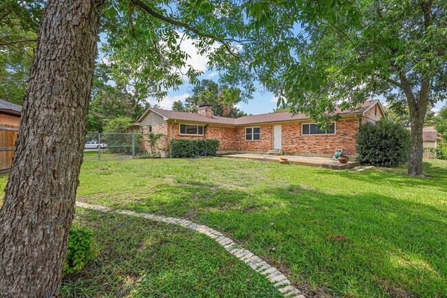 Building Photo - 1709 Ce Ora Dr
